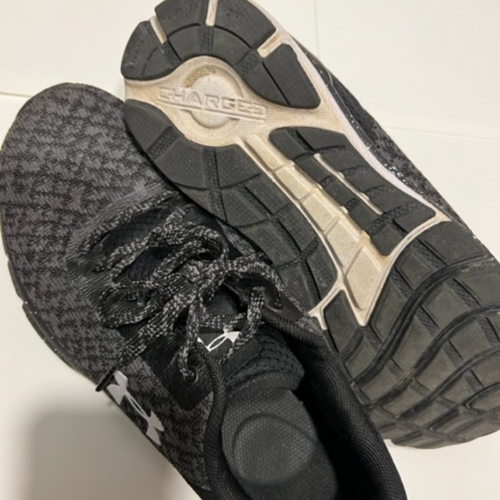 Under Armour  size 8.5